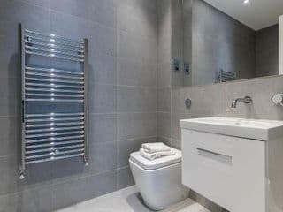 City Apartments - Photo 5