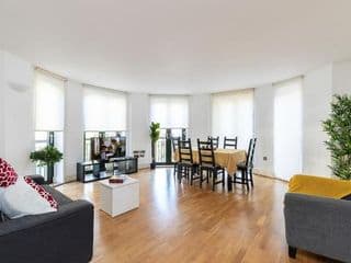 City Apartments - Photo 10