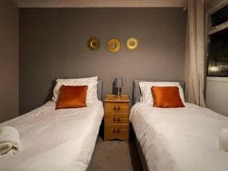 Vintage 3 Bedroom House near Catford - Photo 11