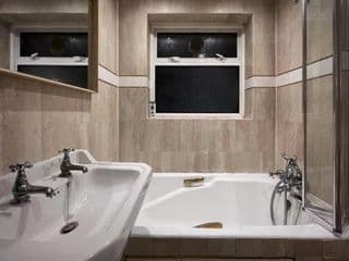 Vintage 3 Bedroom House near Catford - Photo 7