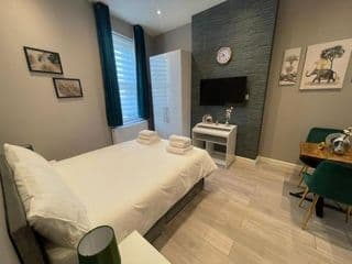 Double Room London - Photo 13