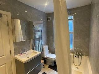 Double Room London - Photo 16