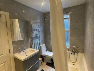 Double Room London - Photo 19