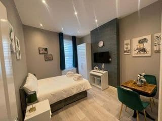 Double Room London - Photo 22