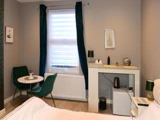Double Room London - Photo 5