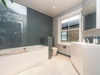 Pass the Keys Modern Victorian home 15 min from Central London - Photo 24