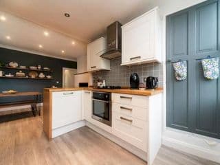 Pass the Keys Modern Victorian home 15 min from Central London - Photo 4