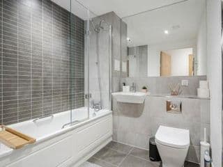 Deluxe Condo Beside 02 Arena and Central London - Photo 6