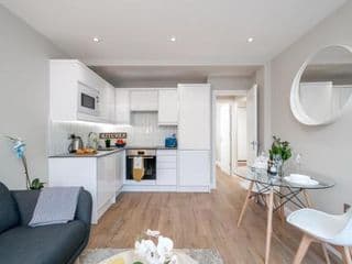 Morden & Comtempery 2 Bed Flat, In Shepherds bush - Photo 2