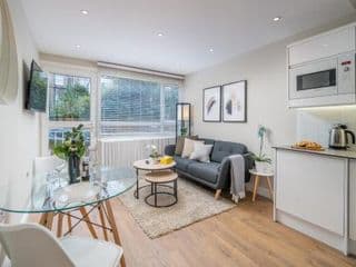 Morden & Comtempery 2 Bed Flat, In Shepherds bush - Photo 3