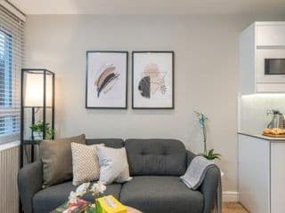 Morden & Comtempery 2 Bed Flat, In Shepherds bush - Photo 5