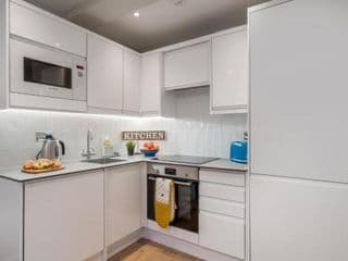 Morden & Comtempery 2 Bed Flat, In Shepherds bush - Photo 9