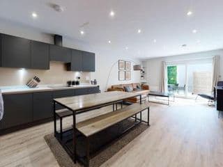 Stylish 2bed flat 10min to Wimbledon tennis courts