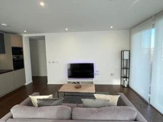 Immaculate 2bed apartment in London- city views - Photo 11