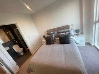 Immaculate 2bed apartment in London- city views - Photo 17