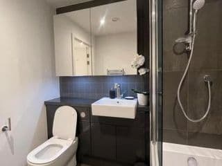 Immaculate 2bed apartment in London- city views - Photo 21