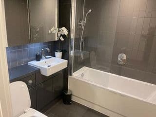 Immaculate 2bed apartment in London- city views - Photo 23