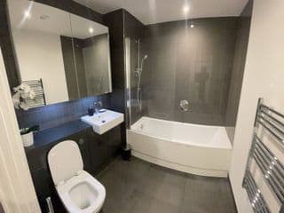 Immaculate 2bed apartment in London- city views - Photo 4