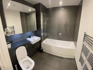 Immaculate 2bed apartment in London- city views - Photo 5