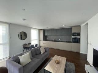Immaculate 2bed apartment in London- city views - Photo 9