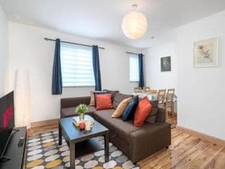 2 bedroom flat near London ExCel - Photo 2