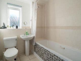 2 bedroom flat near London ExCel - Photo 11
