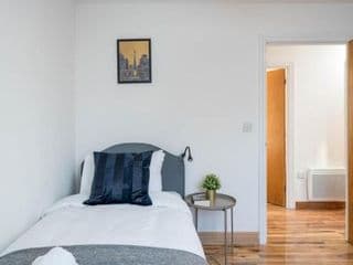 2 bedroom flat near London ExCel - Photo 9