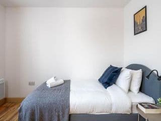 2 bedroom flat near London ExCel - Photo 10