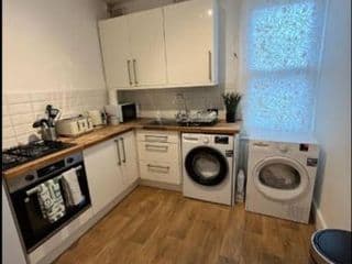 Two Bedroom Flat in London - Photo 11