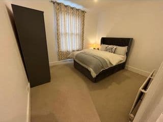Two Bedroom Flat in London - Photo 13
