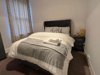 Two Bedroom Flat in London - Photo 15
