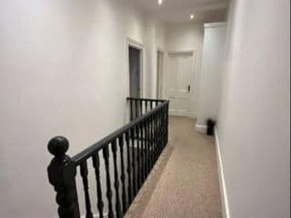 Two Bedroom Flat in London - Photo 17