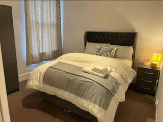 Two Bedroom Flat in London - Photo 18