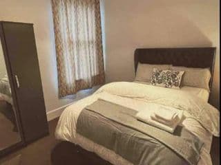 Two Bedroom Flat in London - Photo 3