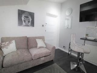 Studio Near Upton Park Station - Photo 8