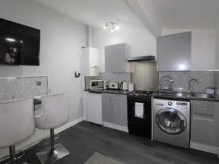 Studio Near Upton Park Station - Photo 9