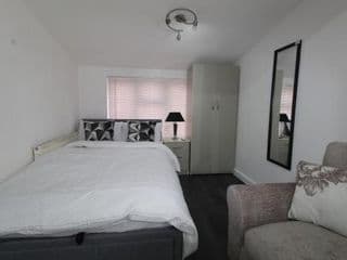 Studio Near Upton Park Station - Photo 10