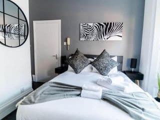 Stylish self-contained studio 1 - Photo 2