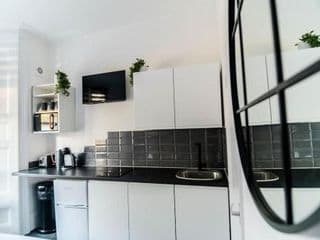 Stylish self-contained studio 1 - Photo 6