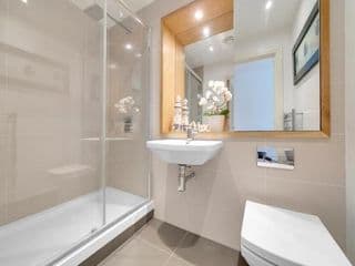 SkyCity Modern 2Bed 2Bath Penthouse Apartment - Photo 17