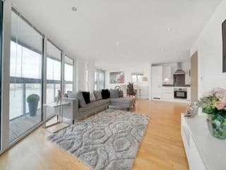 SkyCity Modern 2Bed 2Bath Penthouse Apartment - Photo 3