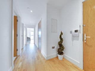 SkyCity Modern 2Bed 2Bath Penthouse Apartment - Photo 22