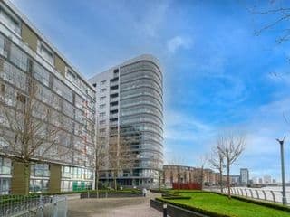 SkyCity Modern 2Bed 2Bath Penthouse Apartment - Photo 24