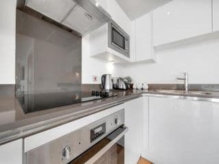 SkyCity Modern 2Bed 2Bath Penthouse Apartment - Photo 10