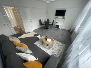 Lovable 2 Bedroom Flat On Tower Bridge - Photo 11