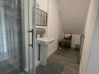 Lovable 2 Bedroom Flat On Tower Bridge - Photo 13