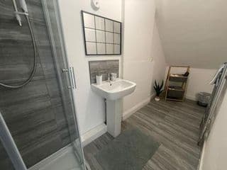 Lovable 2 Bedroom Flat On Tower Bridge - Photo 14