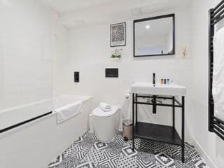 Luxury one bedroom Greenwich studio apartment near Canary Wharf by UnderTheDoormat - Photo 18