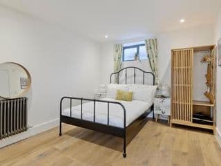 Luxury one bedroom Greenwich studio apartment near Canary Wharf by UnderTheDoormat - Photo 3