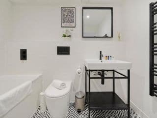 Luxury one bedroom Greenwich studio apartment near Canary Wharf by UnderTheDoormat - Photo 21